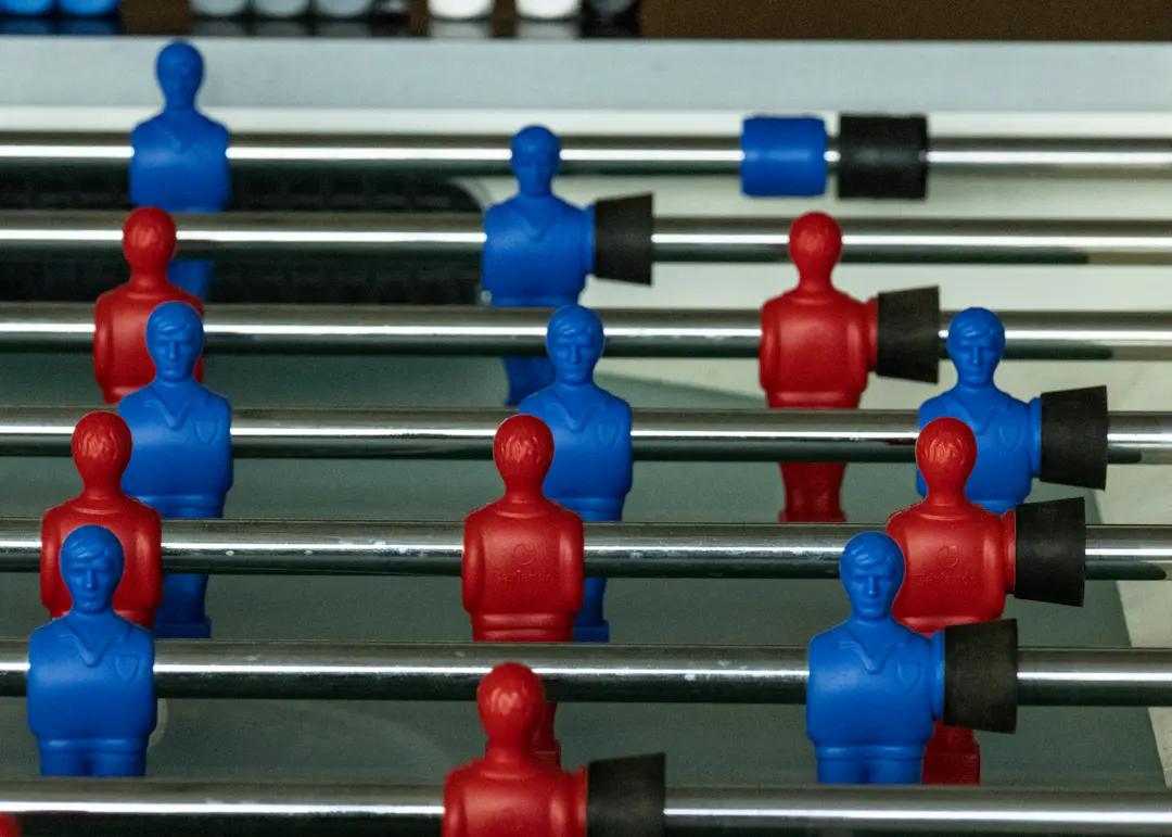 Tischfußballfiguren als Symbol für das Spieltisch Sortiment von Carromco