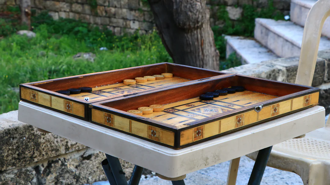 Holzbrettspiel als Motiv für hochwertige Holzspiele für Erwachsene